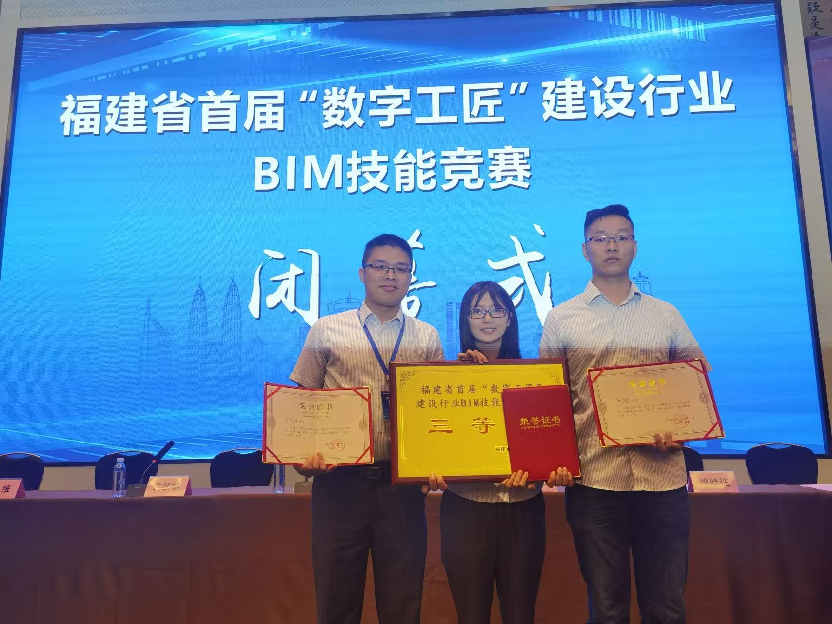 王晓敏工作场景照4.jpg